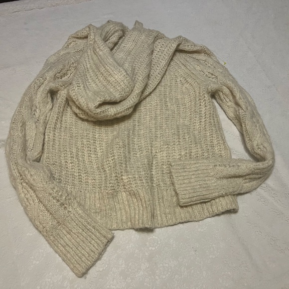 Abercrombie hooded sweater, wool blend, darling! Small. K - Picture 2 of 3